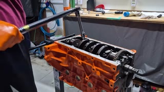 Torque dos mancais: 50 N·m + ângulo
