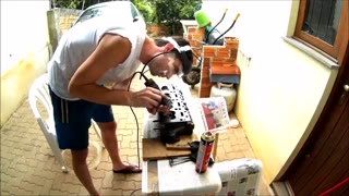 Lixando rebarbas da câmara de combustão